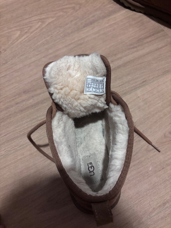 Men’s Uggs Chukka Boot Size 8 main image 2